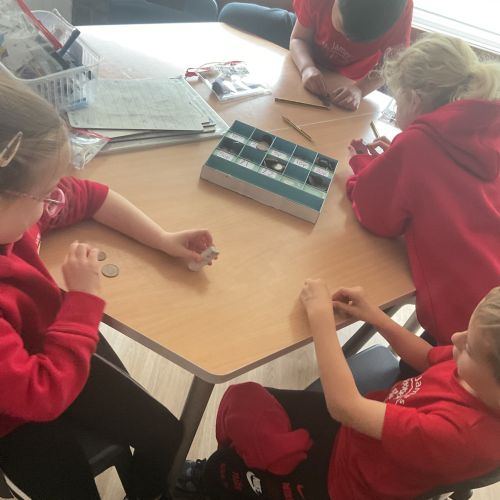 Recognising and sorting coins