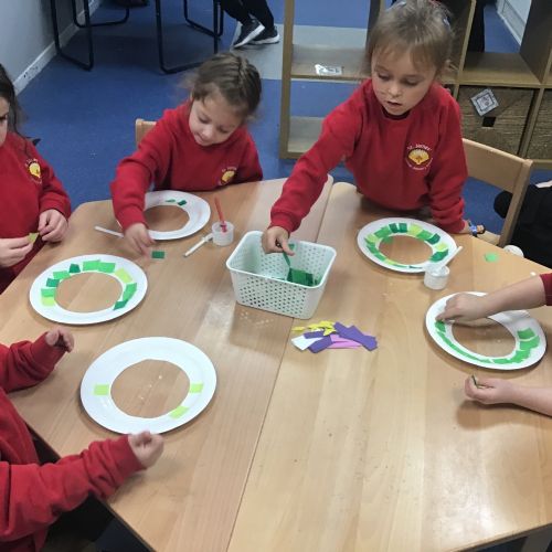 Making Advent wreaths